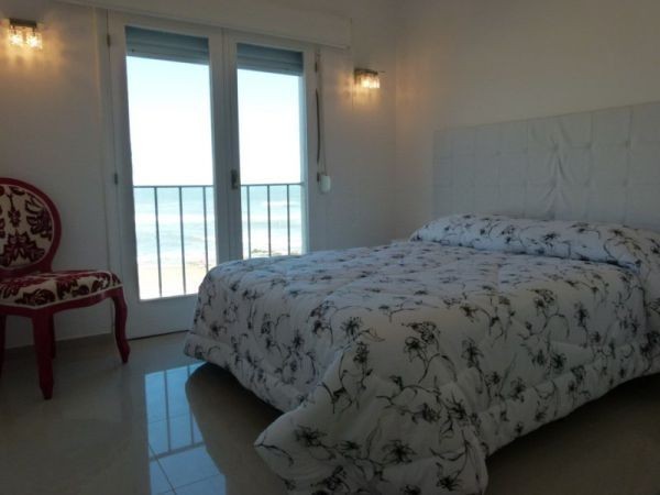 Departamento en alquiler frente a playa brava